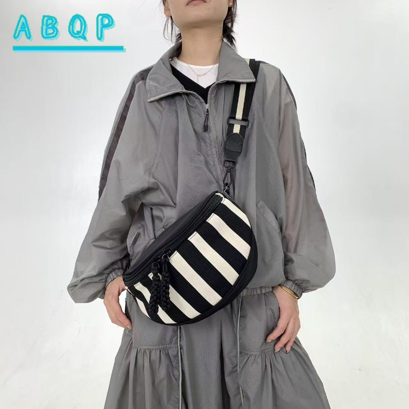 Tas Selempang Wanita Baru Tas  - Streetwear Brand Bag ulasan dan harga